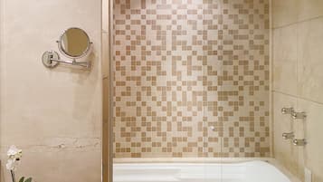 Apartment | Private spa tub