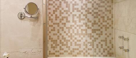 Apartment | Private spa tub