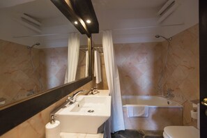 Bathroom - Estalagem de Monsaraz (Reguengos de Monsaraz)