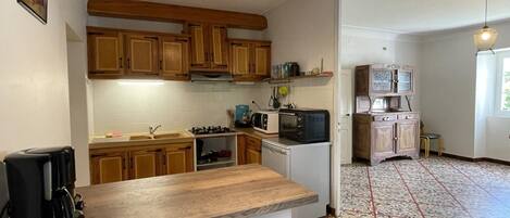 Frigorífic, microones, rentaplats i congelador