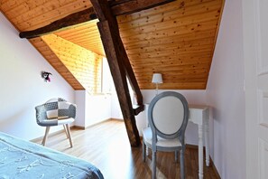 1 bedroom, internet, bed sheets