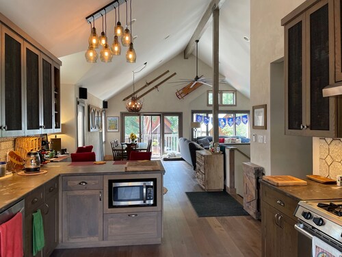 Crested Butte Home | 4 Bedroom | Hot Tub | Walk to Elk | Gas Grill |Pet-Friendly