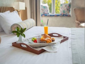Egyptian cotton sheets, premium bedding, down duvets, free WiFi