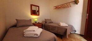 2 habitaciones, tabla de planchar con plancha y wifi gratis 