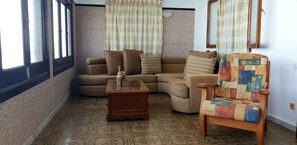 Smart TV, books - Housing on the northeast coast of Gran Canaria, with unbeatable sea views. (Moya)