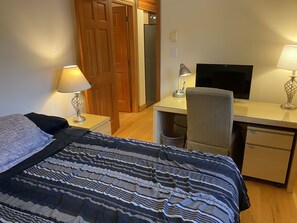 2 habitaciones, escritorio, tabla de planchar con plancha y wifi gratis 