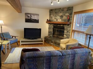 Télévision, cheminée