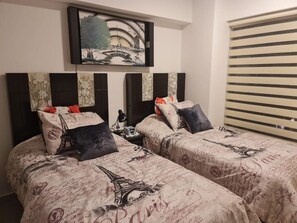 2 bedrooms, in-room safe, desk, iron/ironing board