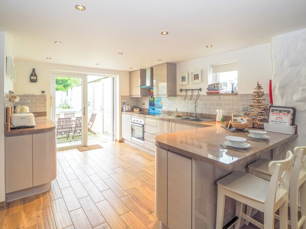 Geschirrspüler, Hochstuhl, Gefrierschrank