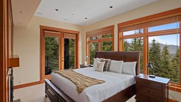 7 bedrooms, desk, WiFi, bed sheets