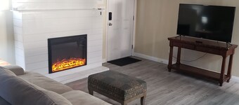 ⭐⭐⭐⭐⭐ Strip-5mins & Airport-3mins. With Game room and Swimming pool