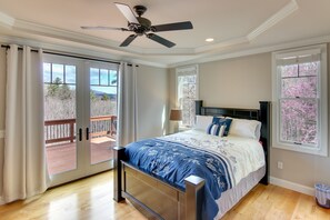 4 bedrooms, iron/ironing board, WiFi, bed sheets - 6 Mi to Water! Mtn-View Nebo Lake House w/ Deck (Nebo)