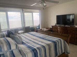 2 bedrooms, bed sheets - Gorgeous 2 Bedroom Condo on St Pete Beach (St. Pete Beach)