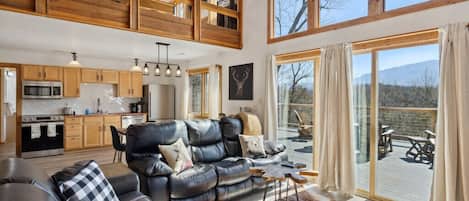 智能电视、壁炉、电子游戏