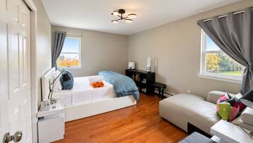Bedroom #2, King size.