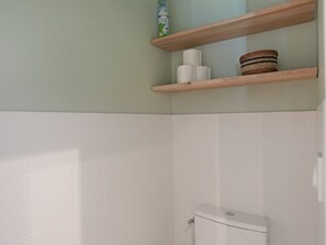 Douche, sĂšche-cheveux, serviettes fournies