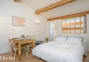 1 Schlafzimmer, Betten mit Memory-Foam-Matratzen, Schreibtisch