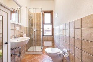 Haartrockner, Bidet, Handtücher