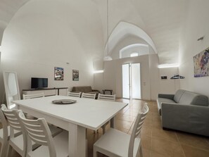 Interior - Artist [waterfront center] (GALLIPOLI)