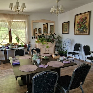 Breakfast area
