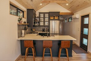 冰箱、微波炉、烤箱、炉灶