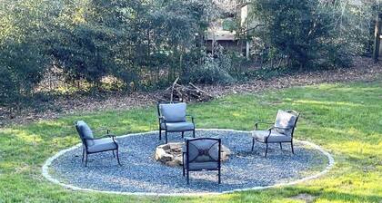 The Blue Bungalow- sleeps 7