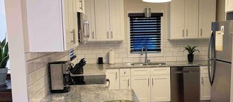 Blue Bungalow-Downtown Acworth