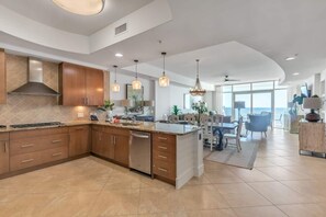 Fridge, ice maker