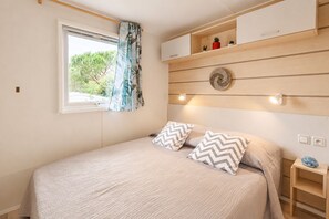 2 chambres, fer et planche à repasser