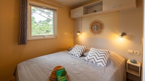 2 bedrooms, iron/ironing board - The Arbousier, cosy mobile home with sea view (Hyères)