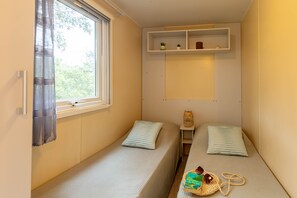 2 bedrooms, iron/ironing board