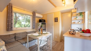 Interior - The Arbousier, cosy mobile home with sea view (Hyères)