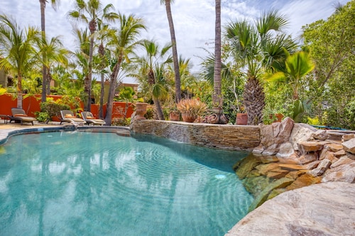 Beachfront Estate Sleeps 12! Walk everywhere in Los Barriles with pool & spa