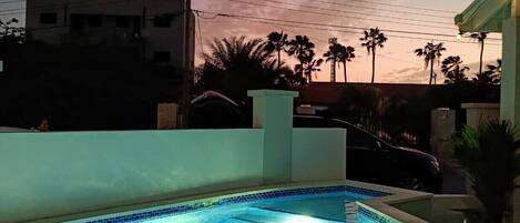 حمام سباحة