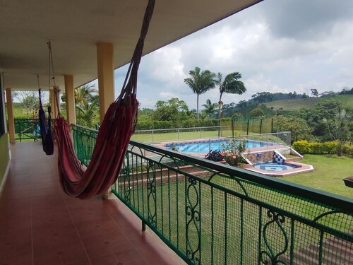 Cozy country house with 4 bedrooms, pool, kiosk and patio area