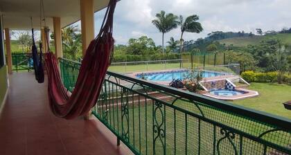 Cozy country house with 4 bedrooms, pool, kiosk and patio area