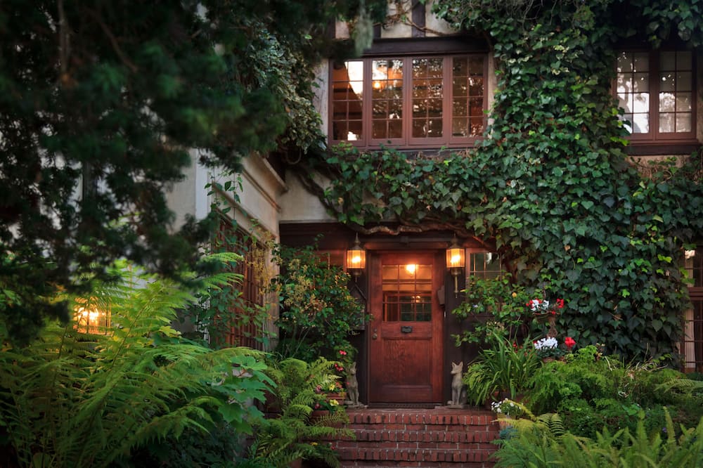 Old Monterey Inn