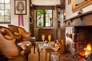 The Library | 1 多间卧室、客房内保险箱、免费 WiFi、床单