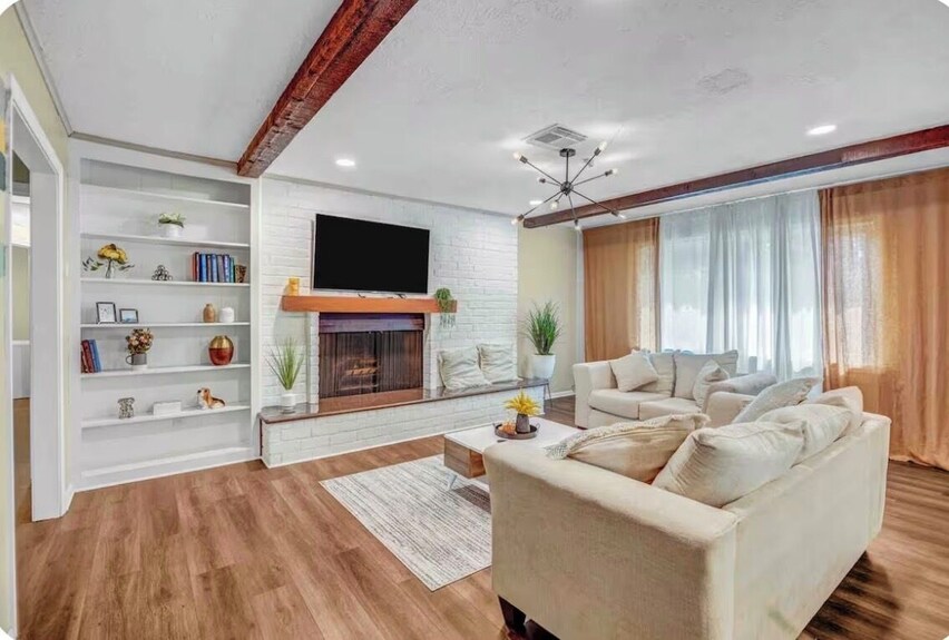 Southern Livings-pool-4brs-6beds-entertainment Room-courtyard-on Bellairehouston - Alief - Houston