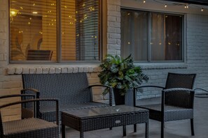 Terrace/patio - Southern livings 4Brs home near shopping,dining, golf, park,  Houston Downtown. (Houston)