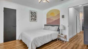 4 bedrooms, desk, iron/ironing board, WiFi