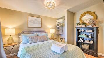 1 bedroom, desk, internet, bed sheets
