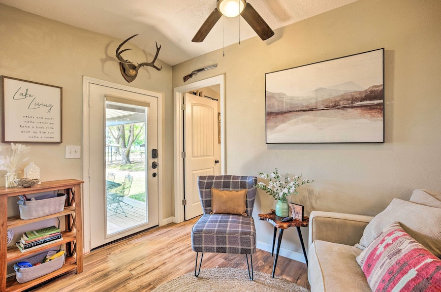 Rooftop Deck + Lake Cabin W/ Swim-dock - Lake Conroe, TX