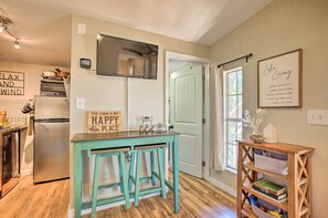 Fridge, microwave, coffee/tea maker, toaster - Rooftop Deck + Lake Cabin w/ Swim-Dock (Willis)