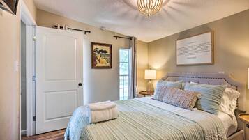 1 bedroom, desk, Internet, bed sheets