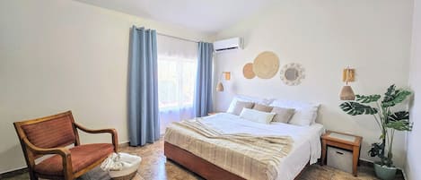 1 chambre, coffre-fort, fer et planche Ă repasser