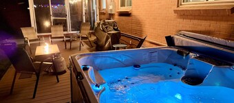 Spectacular Mountain Views - Hot Tub & Fire Pit