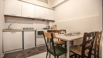 Apartment | Private kitchen | Fridge, oven, coffee/tea maker, electric kettle