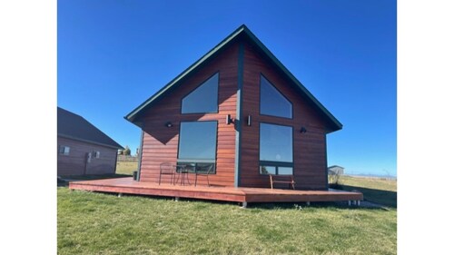 Great family retreat with scenic mountain views - minutes to town!