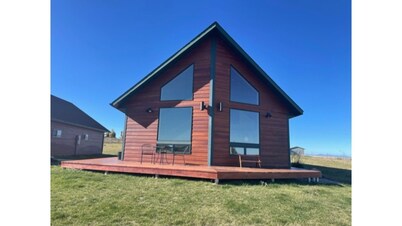 Great family retreat with scenic mountain views - minutes to town!